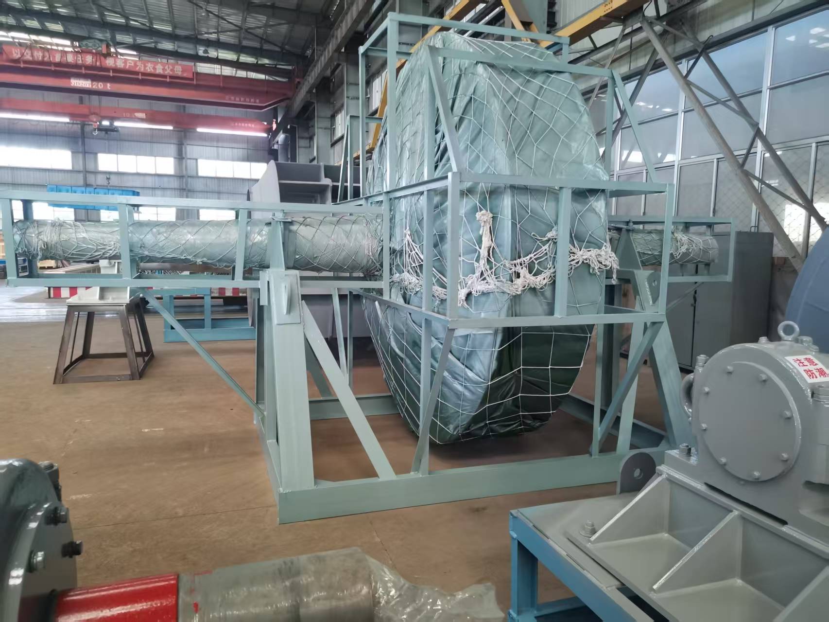 Large rotor assembly prepared in a protective transport frame